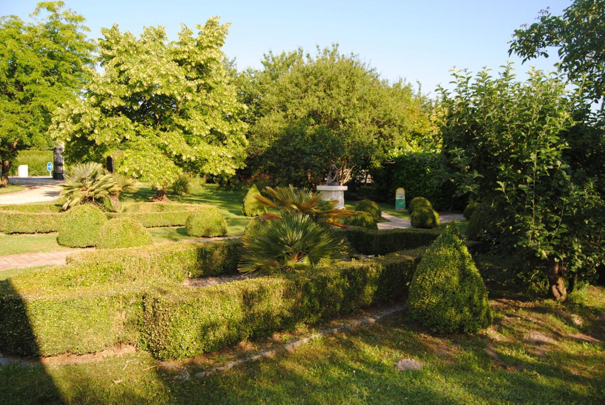 Les Insolites Du Grand Logis Marchais  Rom bilde